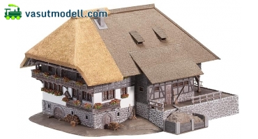 FALLER 130534 Fekete-erdei h�z szalma tet�vel